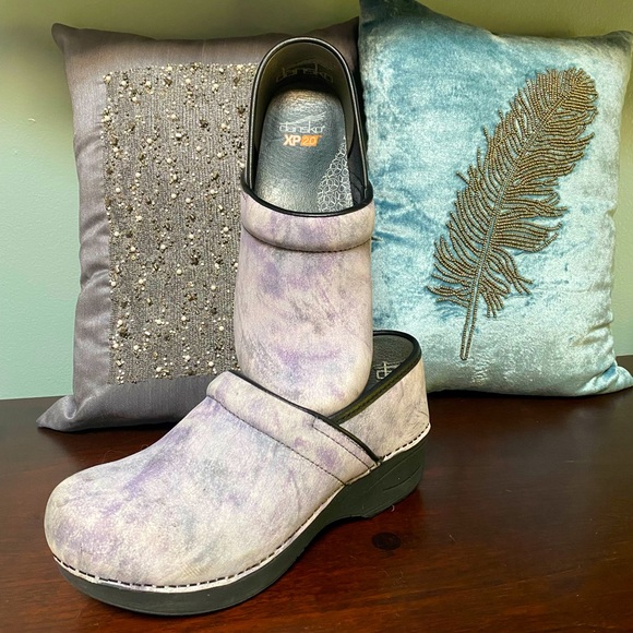 Multi-color Women’s Dansko’s size 39 - Picture 2 of 2